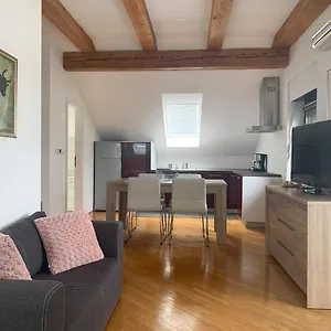 https://elas-apartment.hotels-in-ljubljana.com